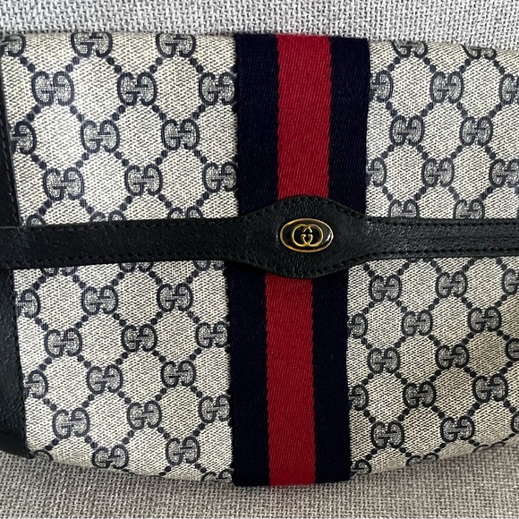 Gucci original clutch bag navy with red stripe in perfect condition. - Picture 4 of 7